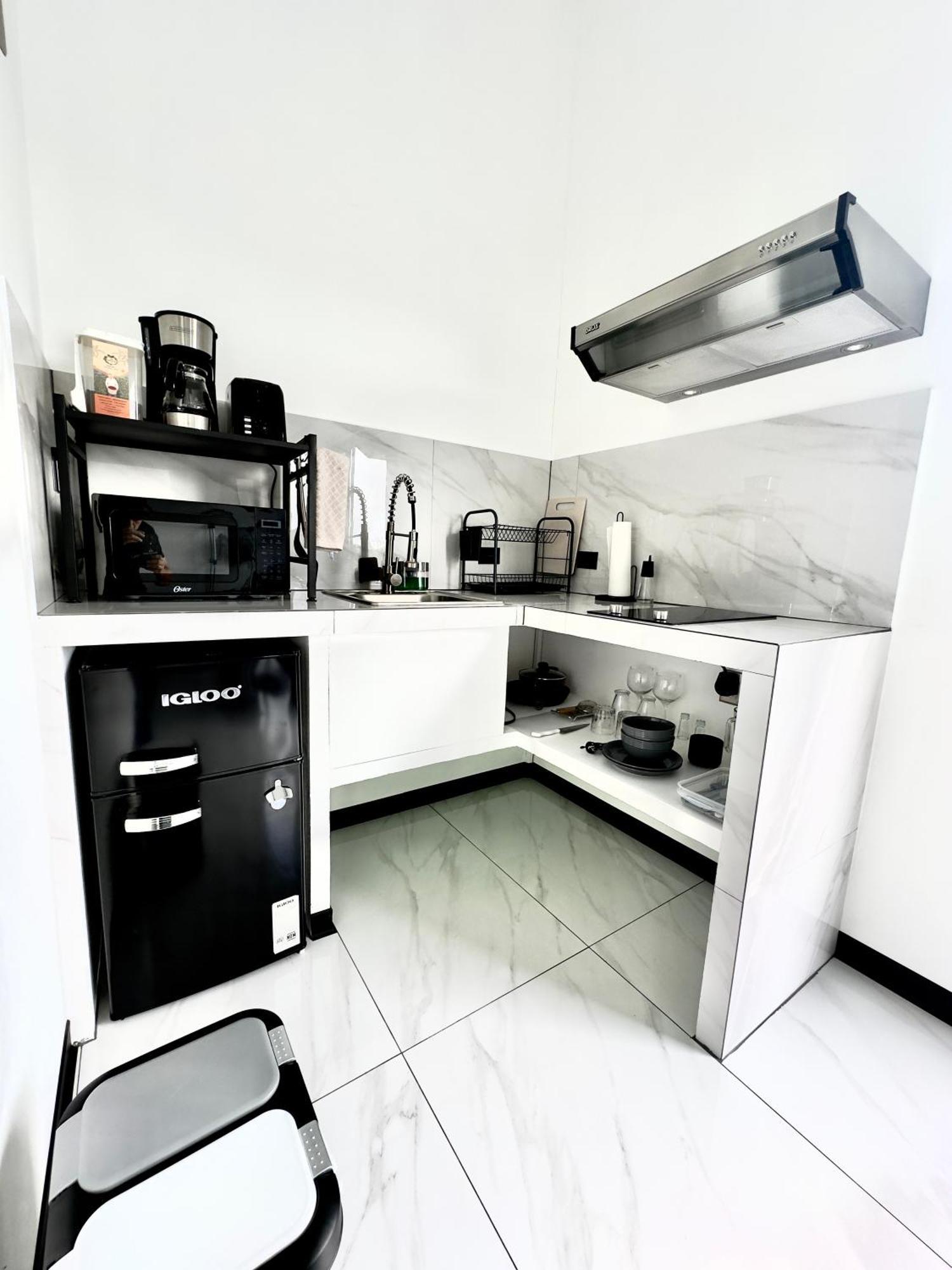 Black & White Apartments Monteverde 外观 照片